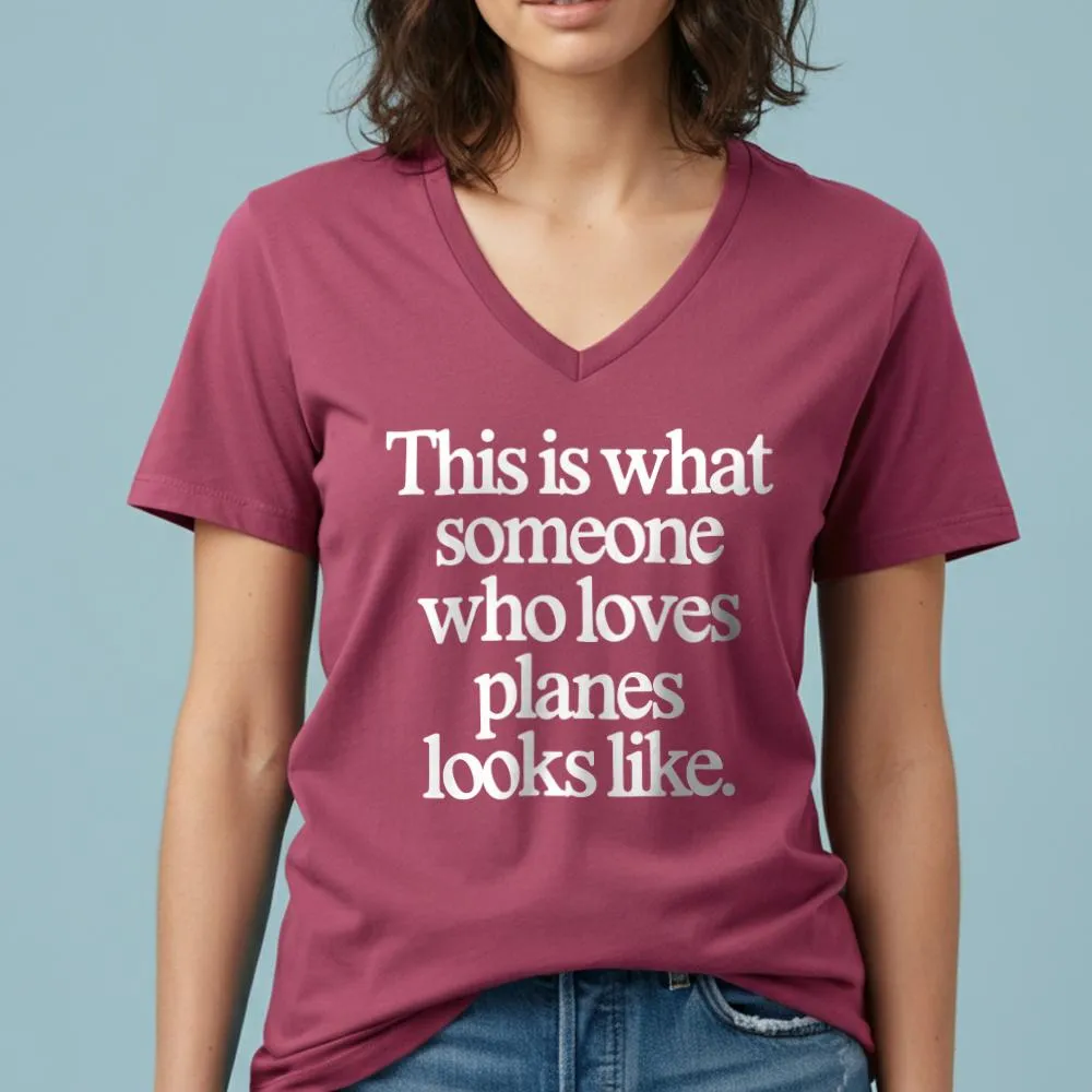 This is what someone who loves planes looks like - Women's V-Neck T-Shirt