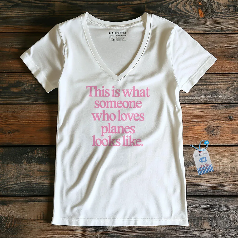 This is what someone who loves planes looks like - Women's V-Neck T-Shirt